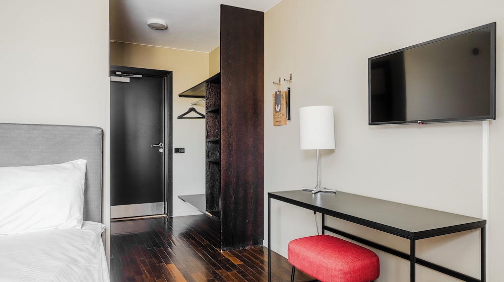 Standard Twin Room - Photo 1