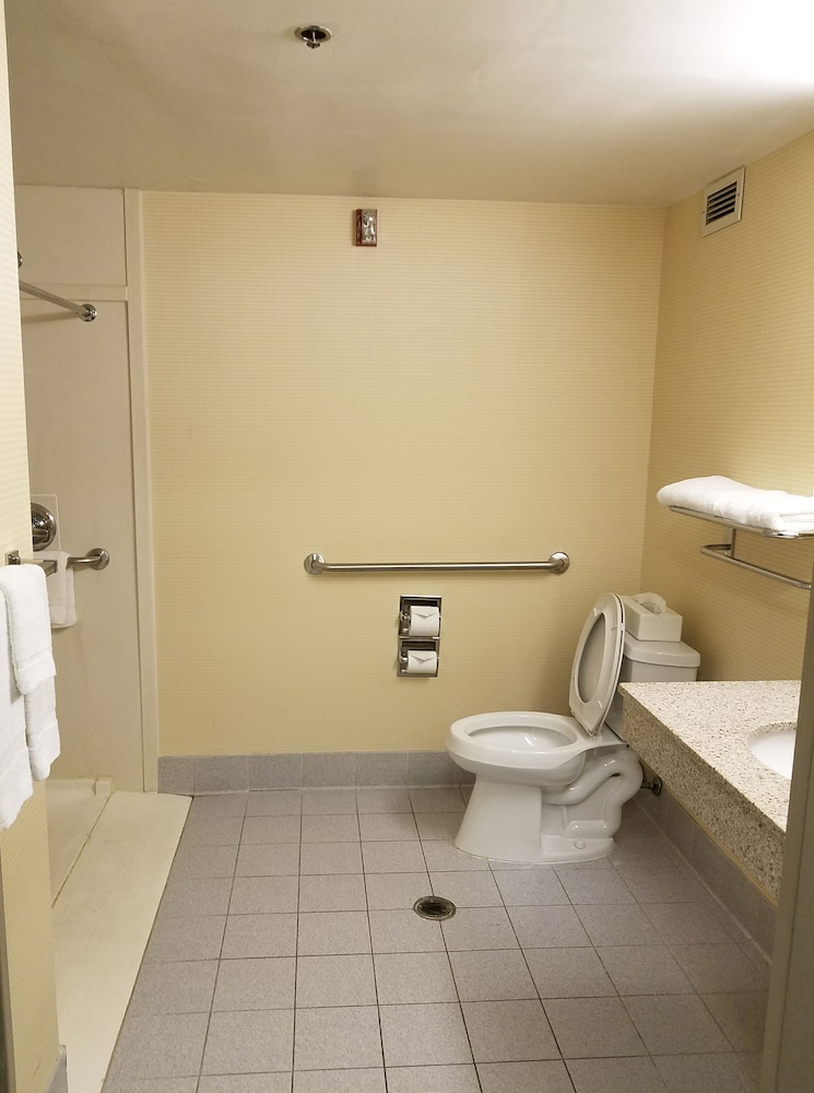 Room, 1 Queen Bed, Accessible, Non Smoking photo 2