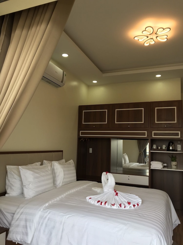 Luxury Room, 1 King Bed, Balcony, River View - Photo 7