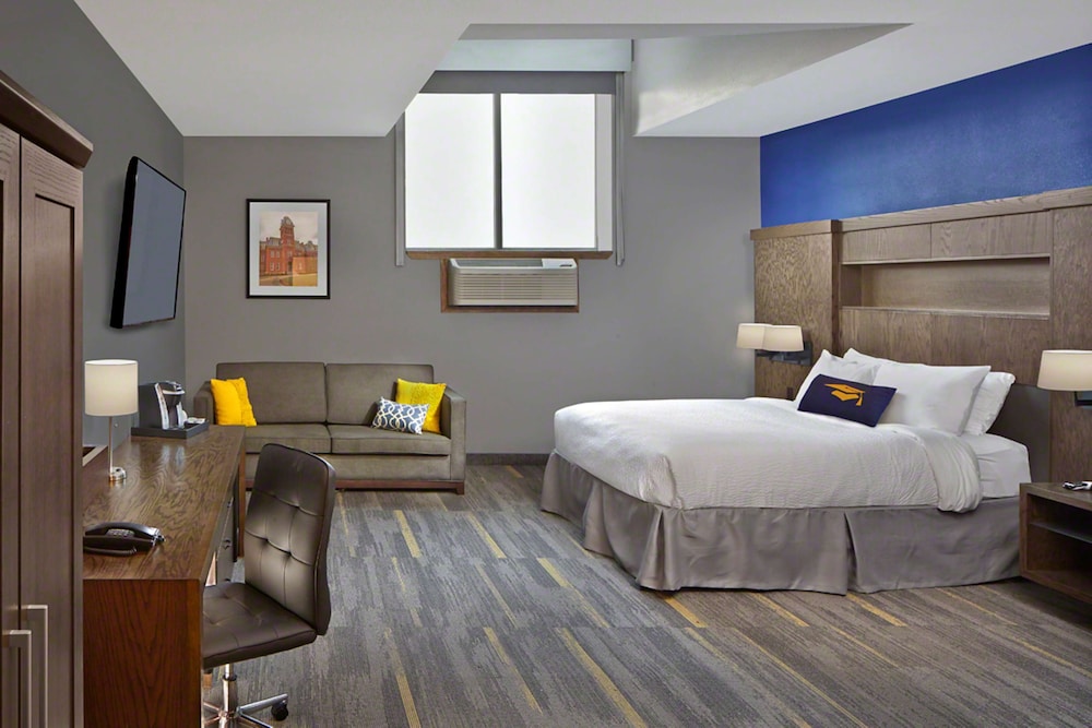 Room, 1 Queen Bed, Accessible (Roll-In Shower)
