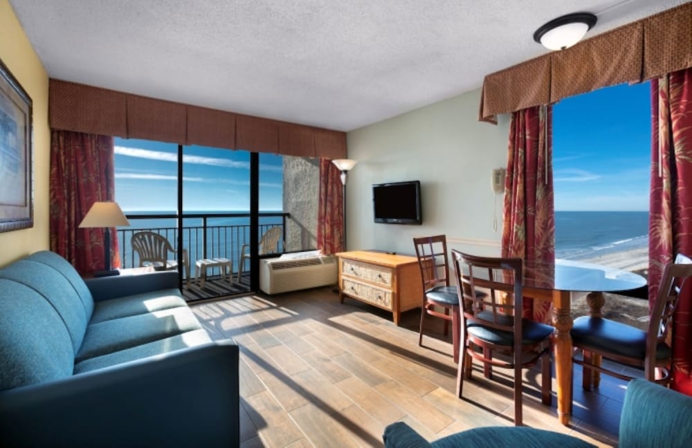 Oceanfront Base King Suite photo 3