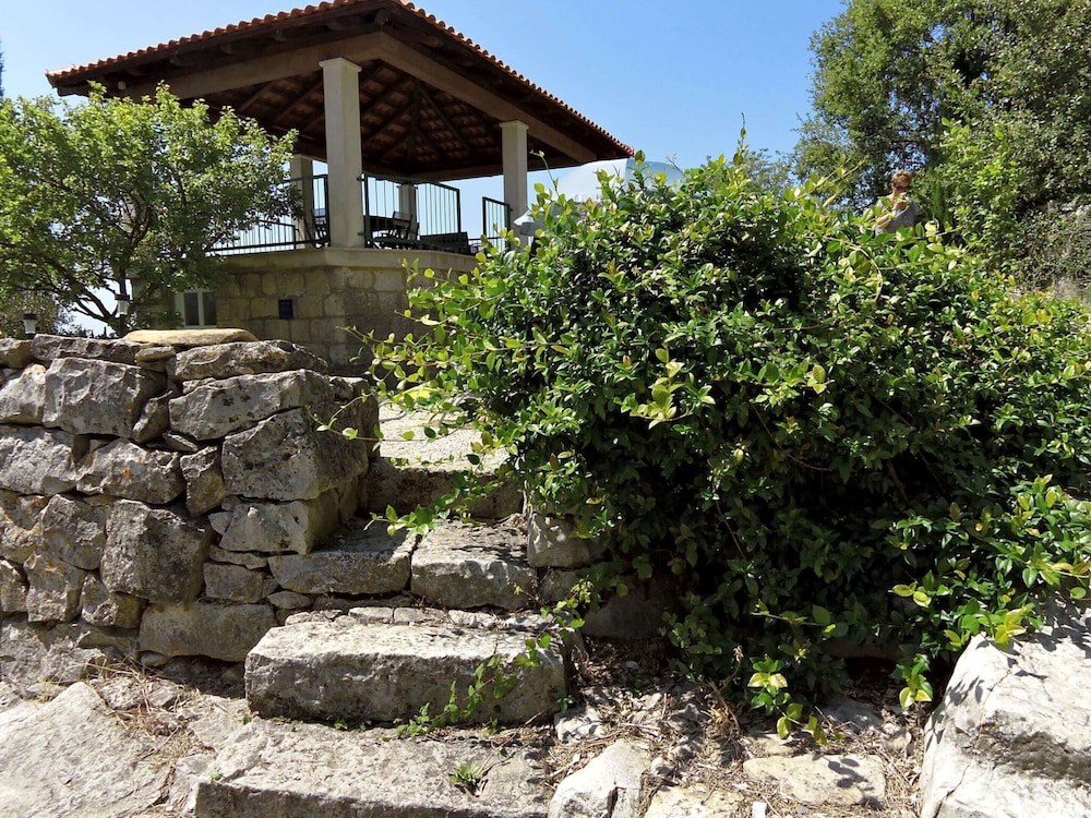 Villa photo 3
