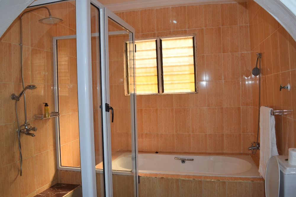 Executive Room, 1 Queen Bed, Bathtub photo 2