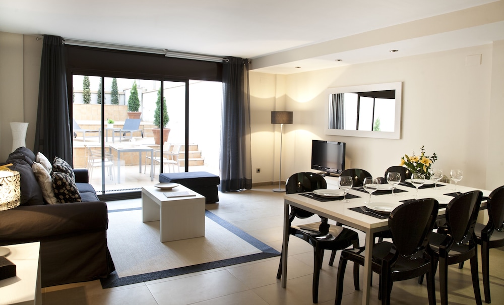 Duplex Apartment, 2 Bedrooms, Patio