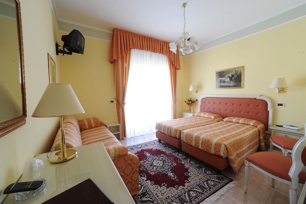 Standard Double Room, Lake View photo 3