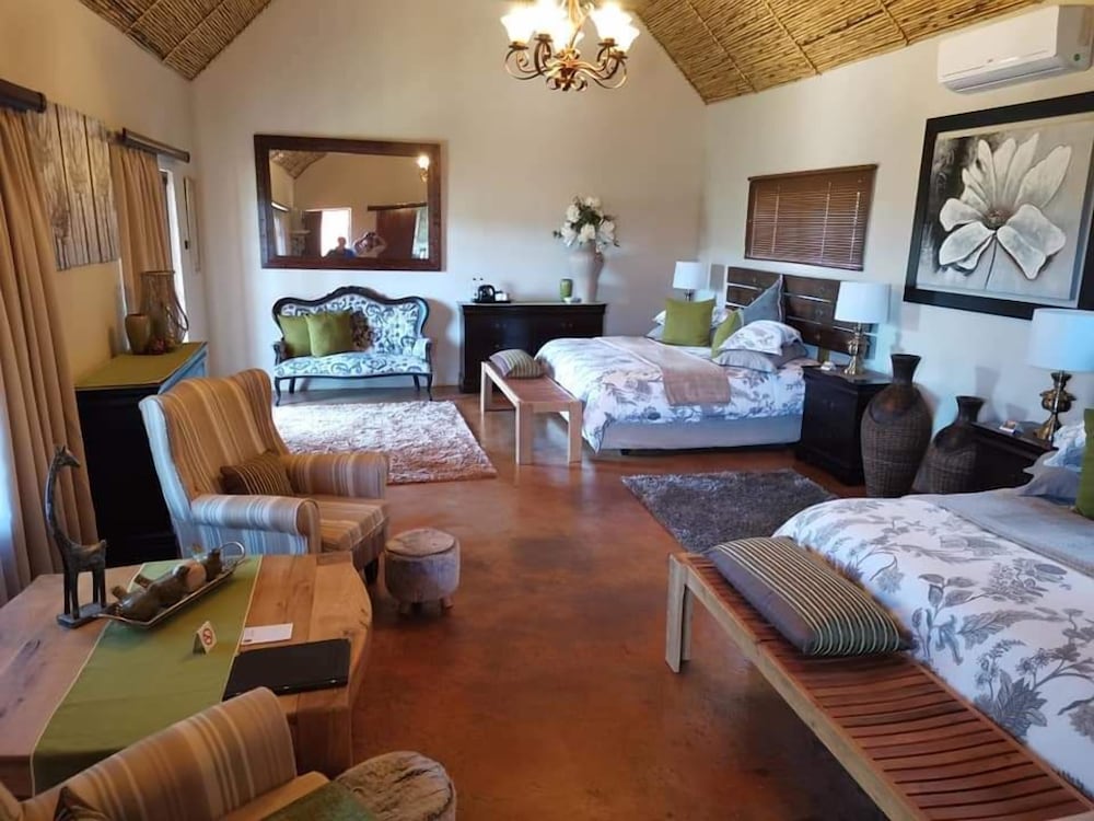 Executive Suite - Photo 2