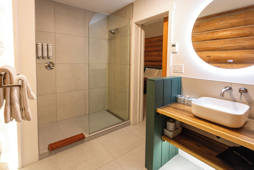 Deluxe Cabin (Not Pet Friendly) photo 3