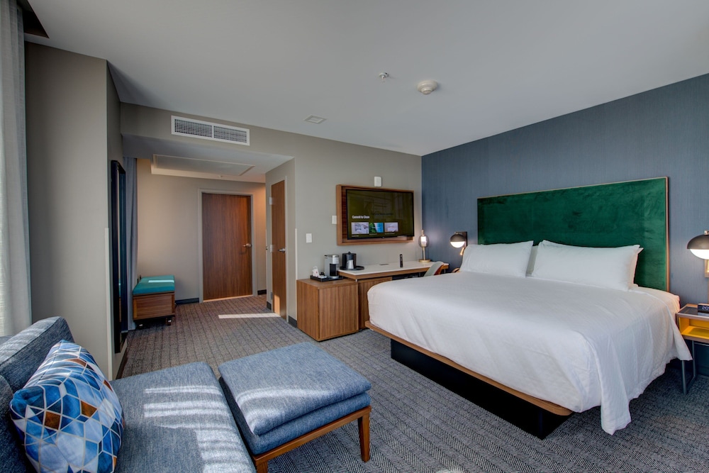 Deluxe Room, 1 King Bed with Sofa bed