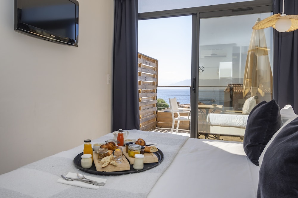 Double Room, Balcony, Sea View photo 2
