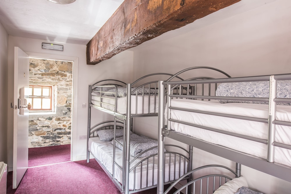 Bed in 4-bed mixed dormitory photo 1
