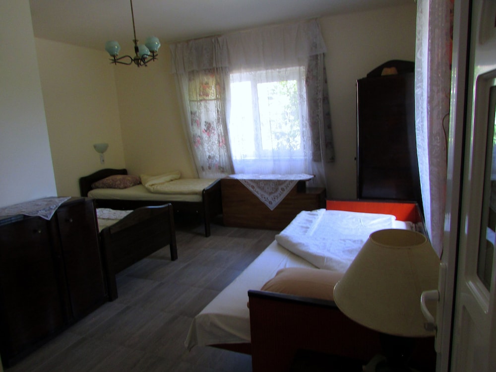 Classic Room, 3 Twin Beds, Private Bathroom (A) photo 1