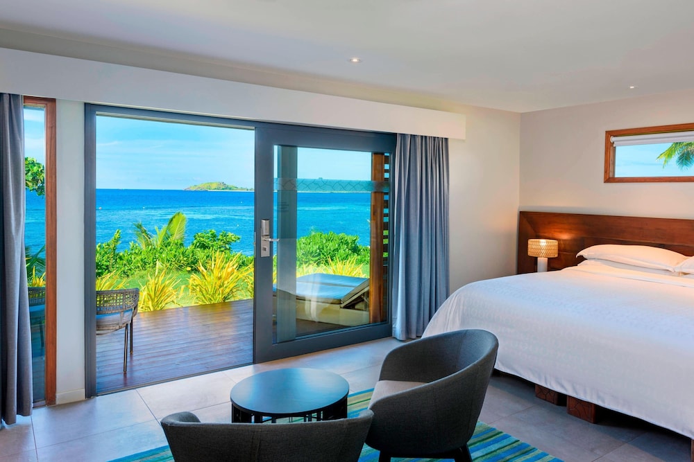 Room, 1 King Bed, Oceanfront photo 11