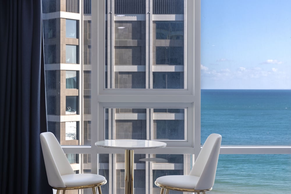 Deluxe King Half Ocean View - Photo 5