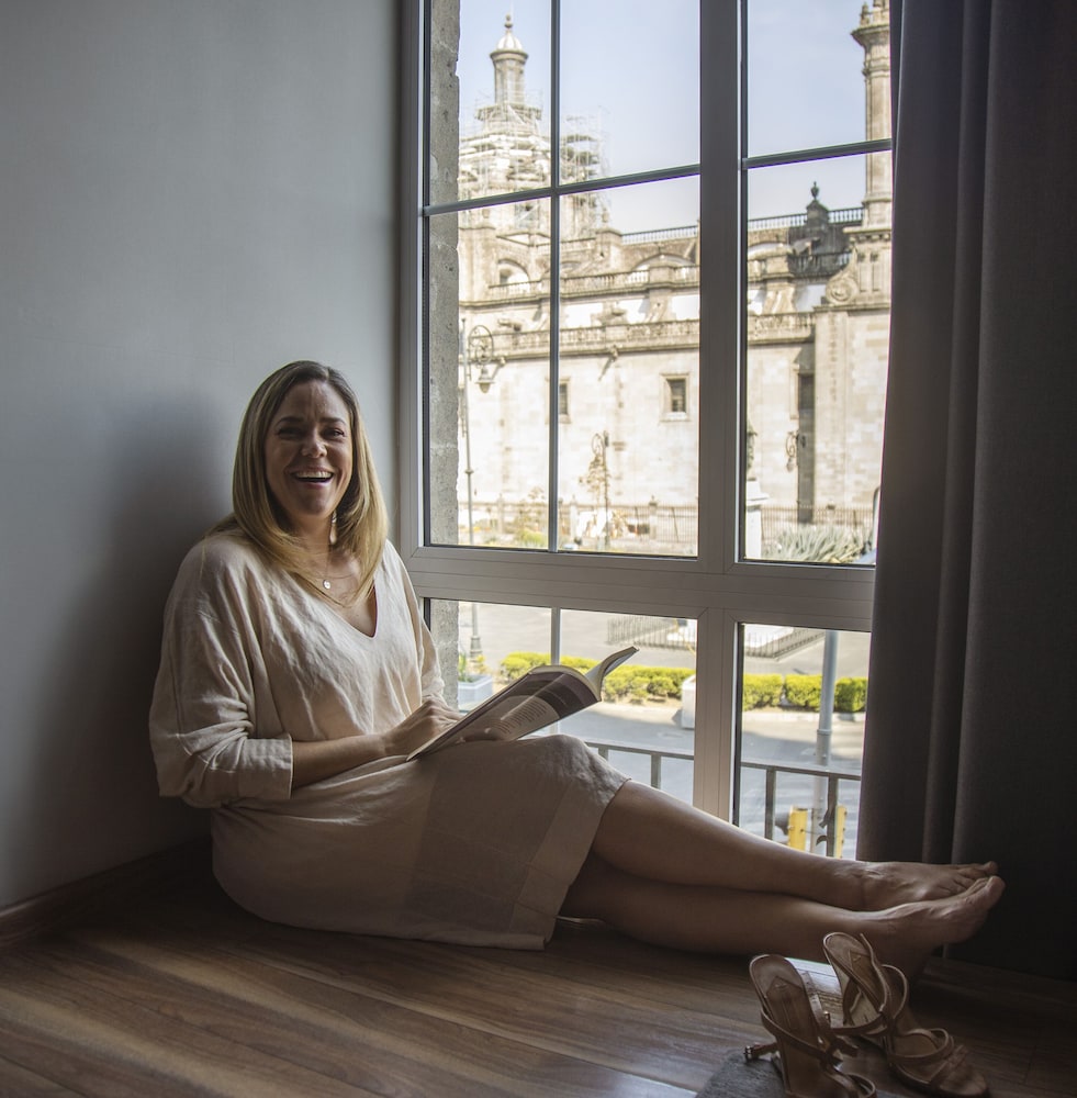 Junior Suite, 1 King Bed, City View