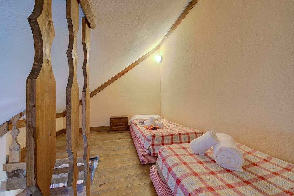 Family Apartment, 1 Bedroom, Mountainside (Grange Hike & Ski - 28d Sestriere) photo 3