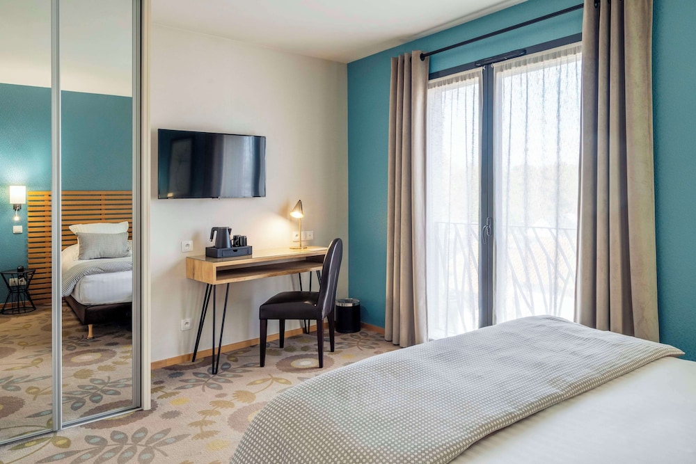 Exclusive Room, 1 Queen Bed (Twin bed on request) photo 3
