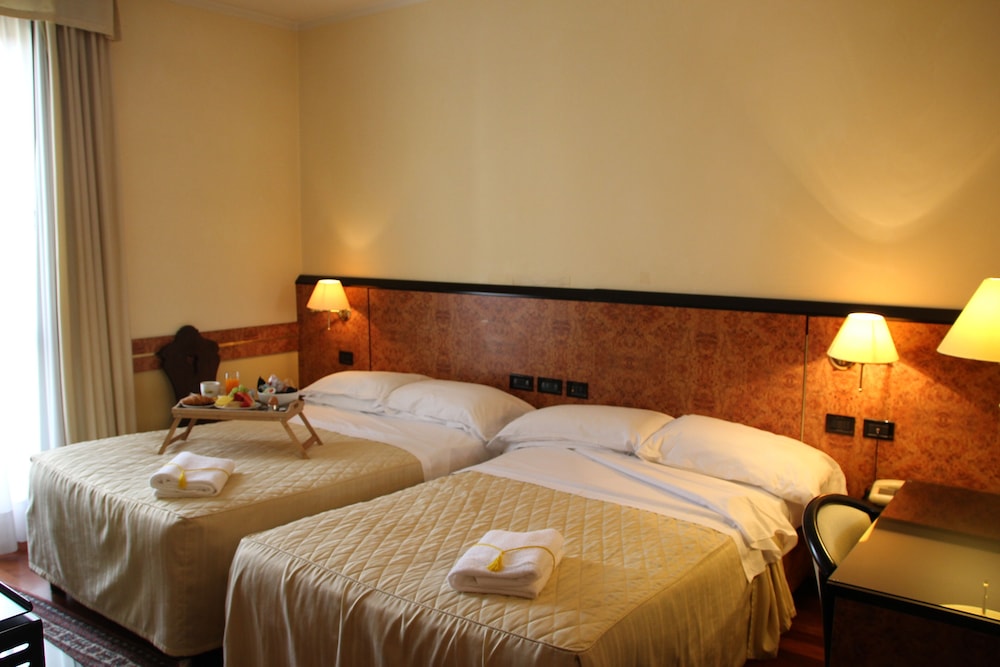 Standard Quad Room - Photo 1