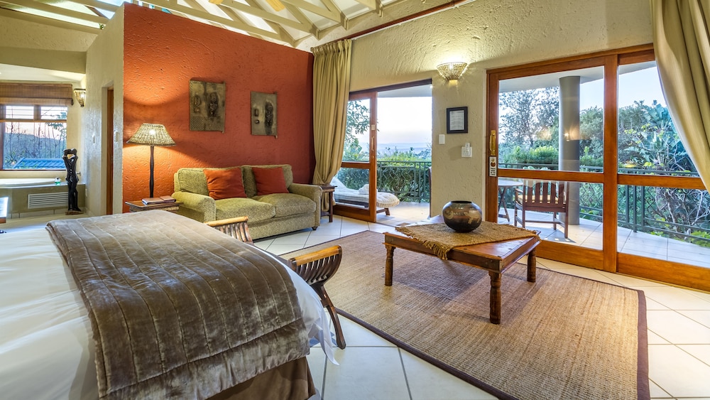 Panoramic Studio Suite, 1 King Bed, Jetted Tub, Mountain View photo 3