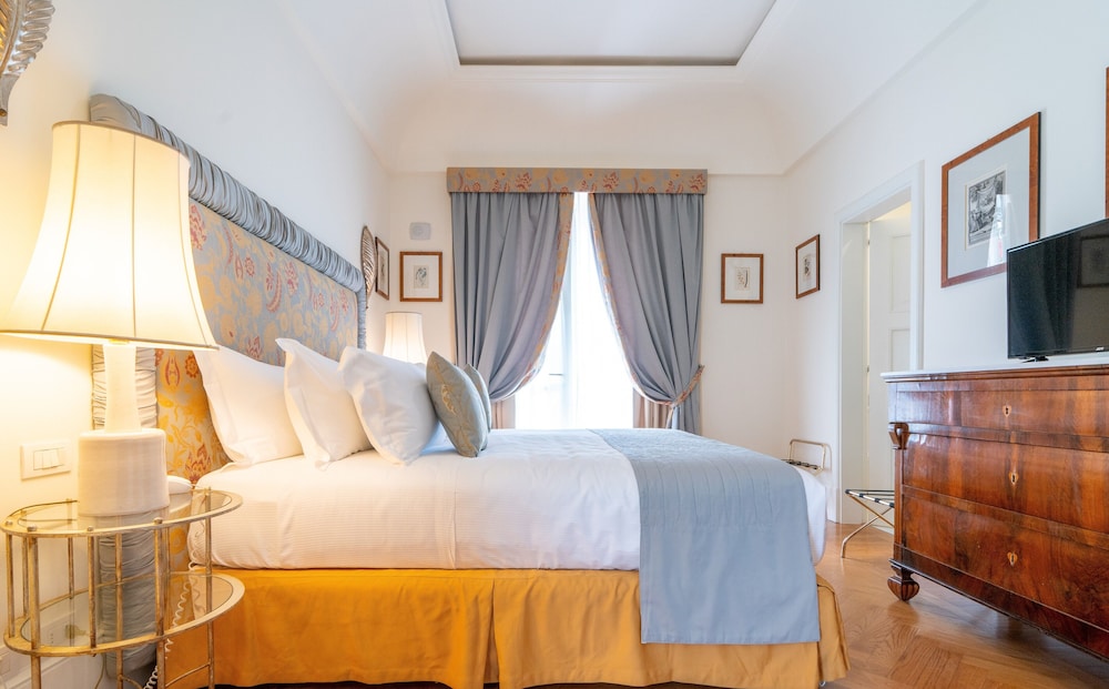 Executive Suite, Mobility Accessible, Ground Floor - Photo 1
