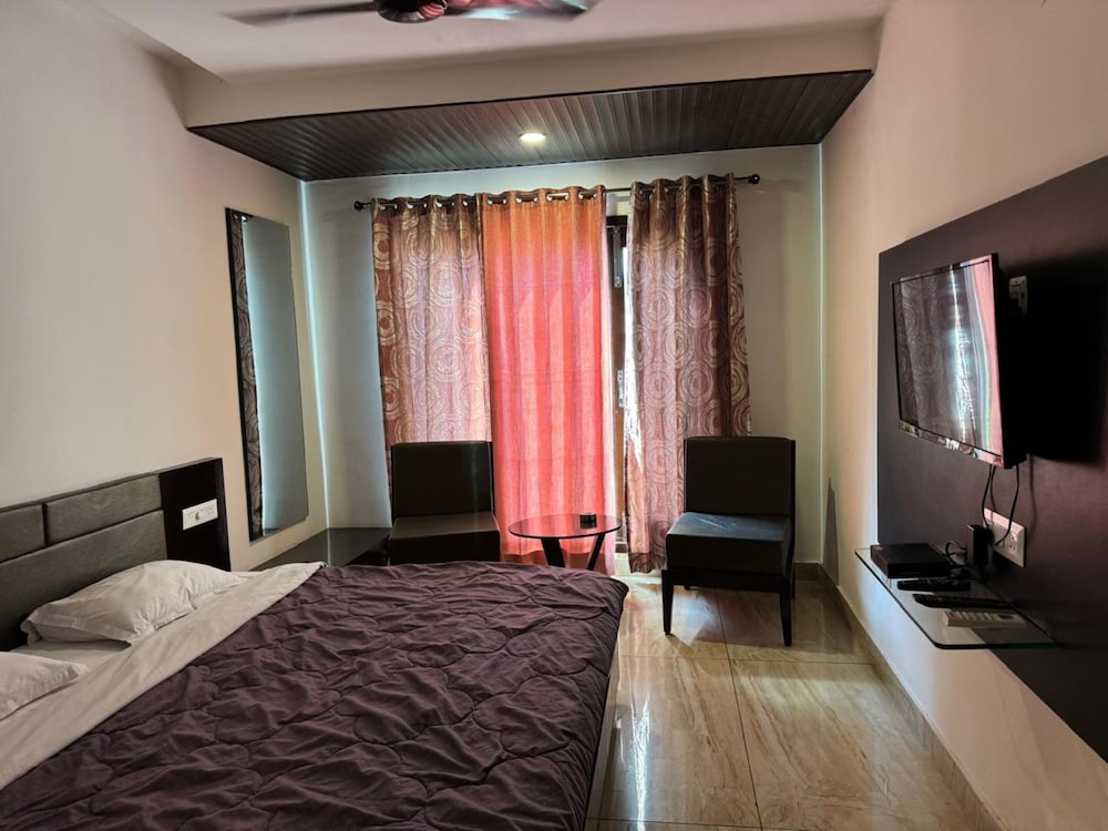 Royal Double Room, City View photo 3
