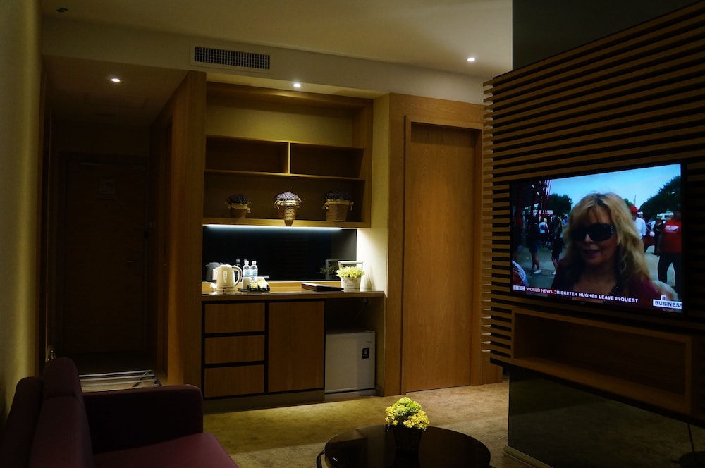 Superior Room, 1 Bedroom, Terrace, Partial Ocean View - Photo 7