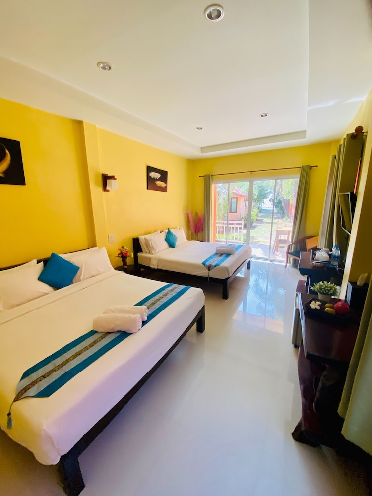 Shared Dormitory (Family Suite) photo 3