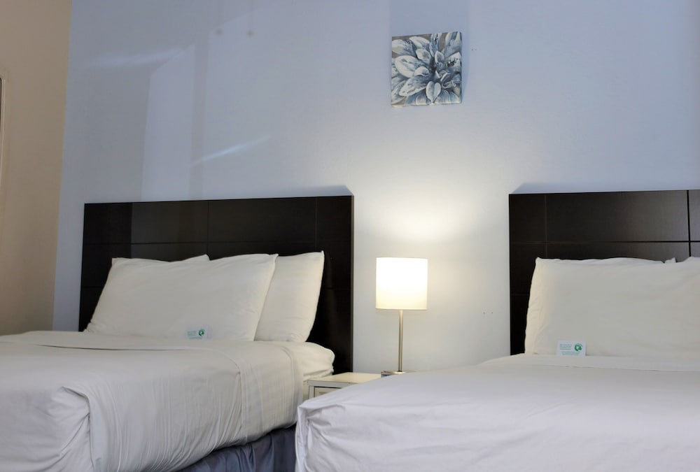Standard Room, 2 Double Beds - Photo 1