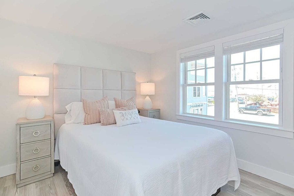 Luxury Condo, 1 Bedroom, Courtyard View (205) photo 3