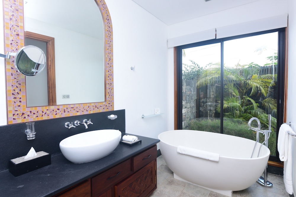 Luxury Villa, 3 Bedrooms, Private Pool, Partial Ocean View photo 3
