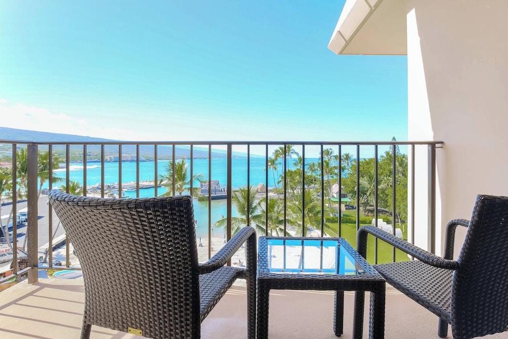 Suite, 1 Bedroom, Balcony, Oceanfront - Photo 2