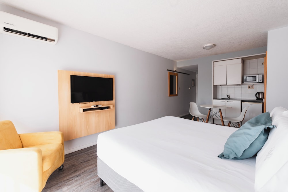 Standard Double or Twin Room, Non Smoking, Balcony photo 3