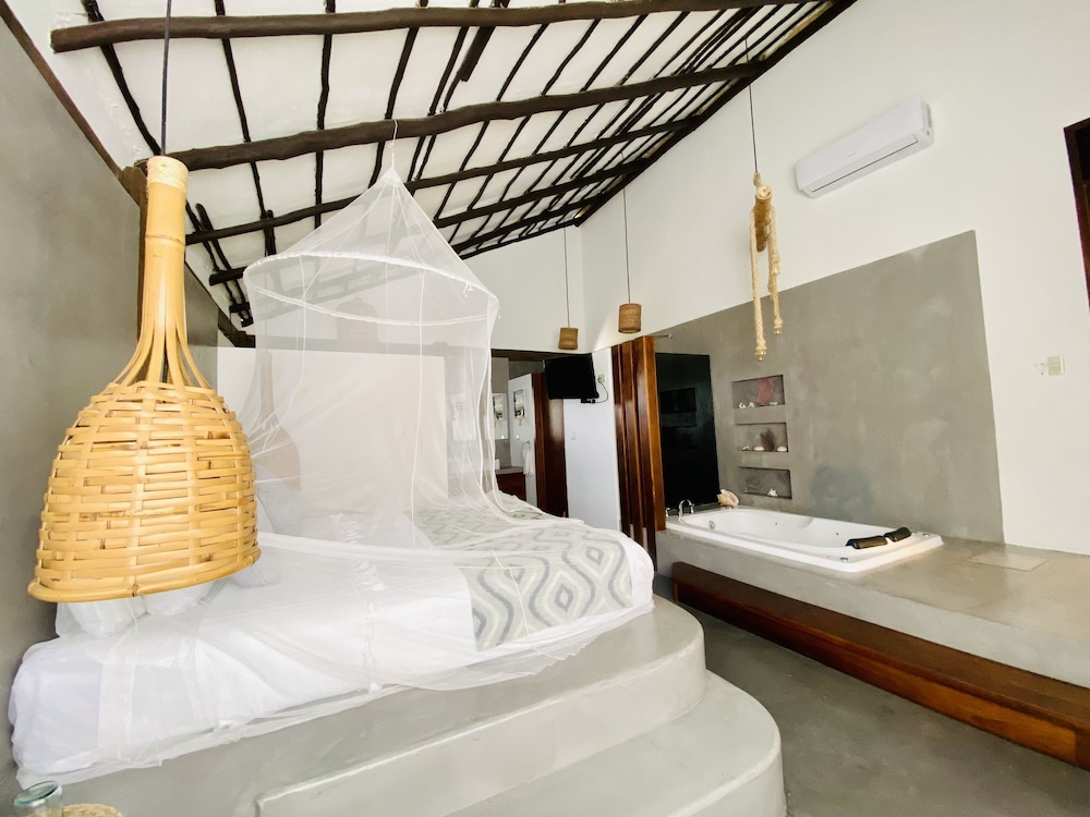 Honeymoon Room photo 2