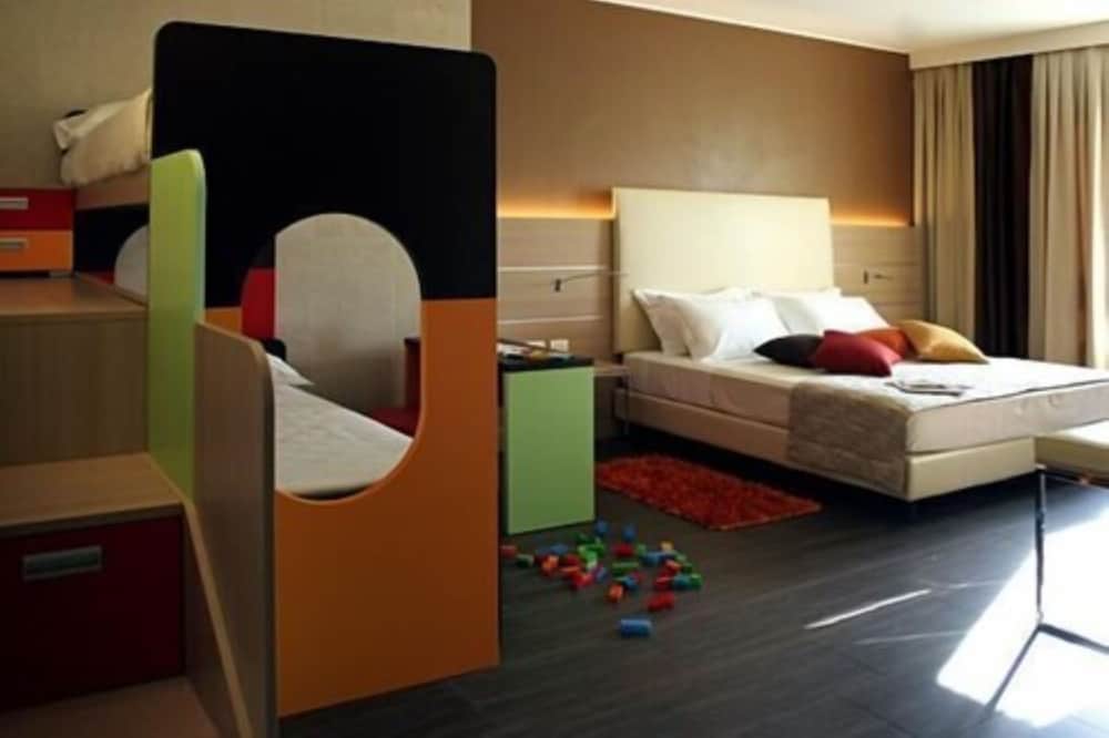 Family Room - Photo 4