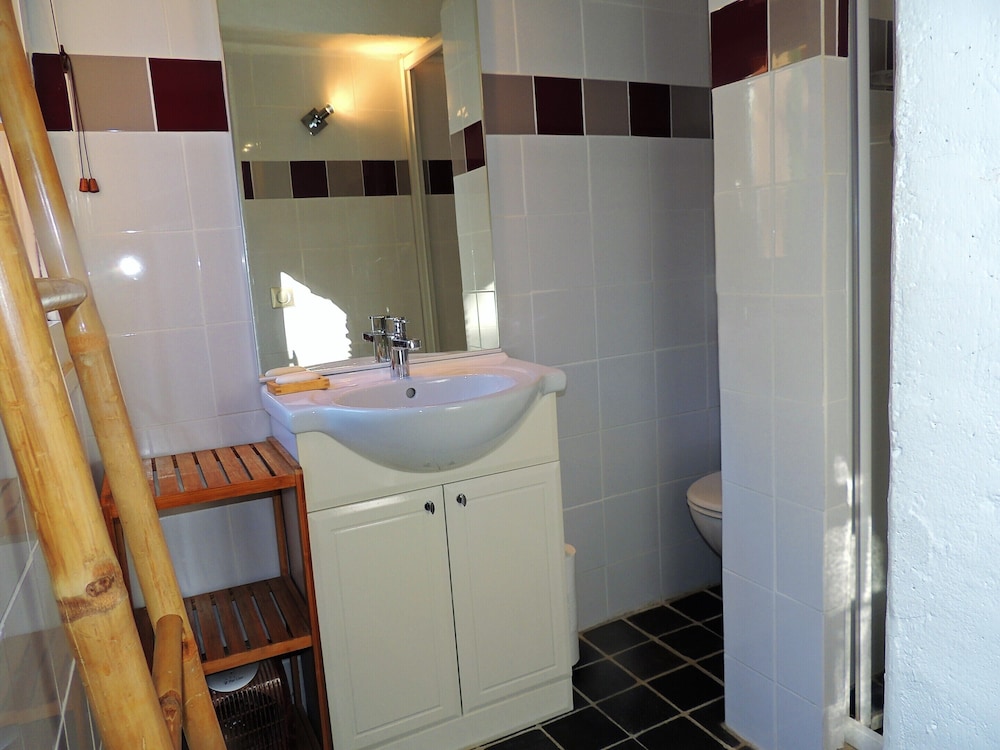 Standard Double Room, Private Bathroom ( Aubergine) photo 3