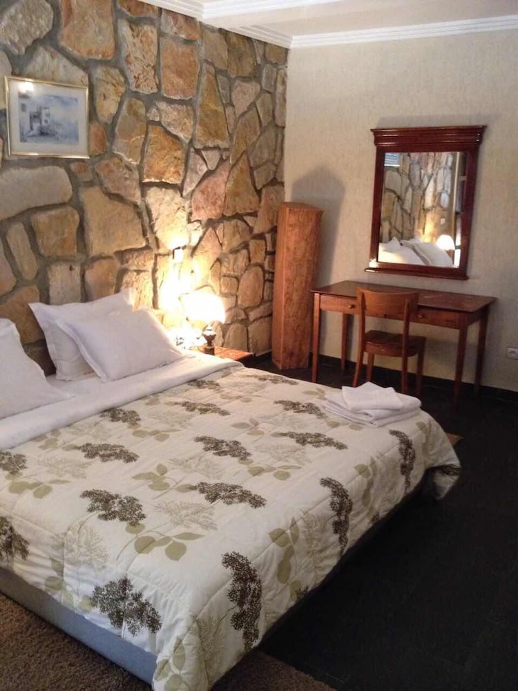 Basic Triple Room photo 1
