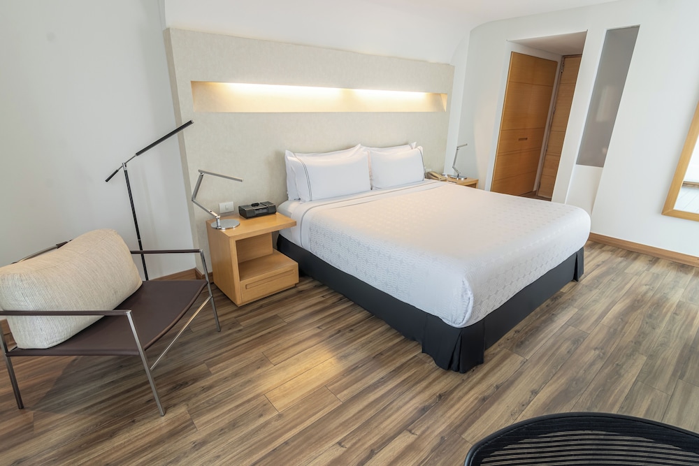 Superior Room, 1 King Bed - Photo 6