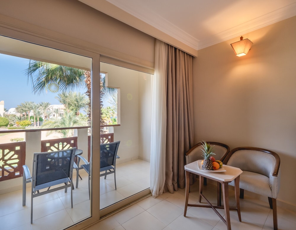 Club Room - Side Sea View - Photo 3