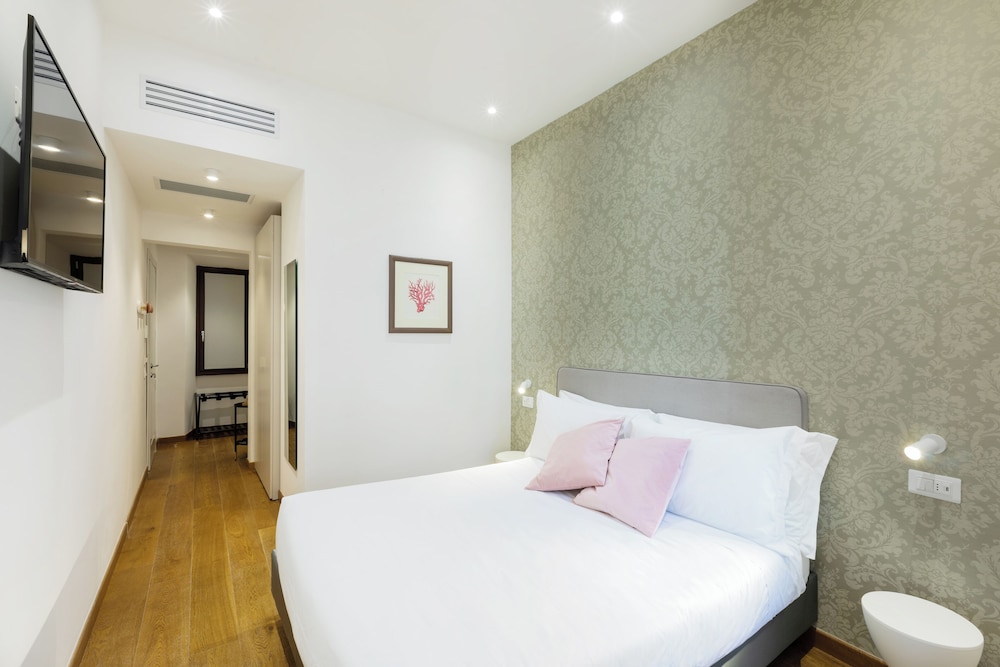 Standard Double or Twin Room photo 2