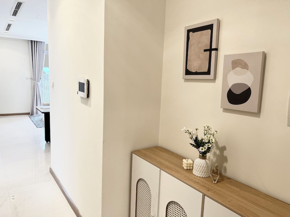 Luxury Apartment, 2 Bedrooms, Balcony, Park View