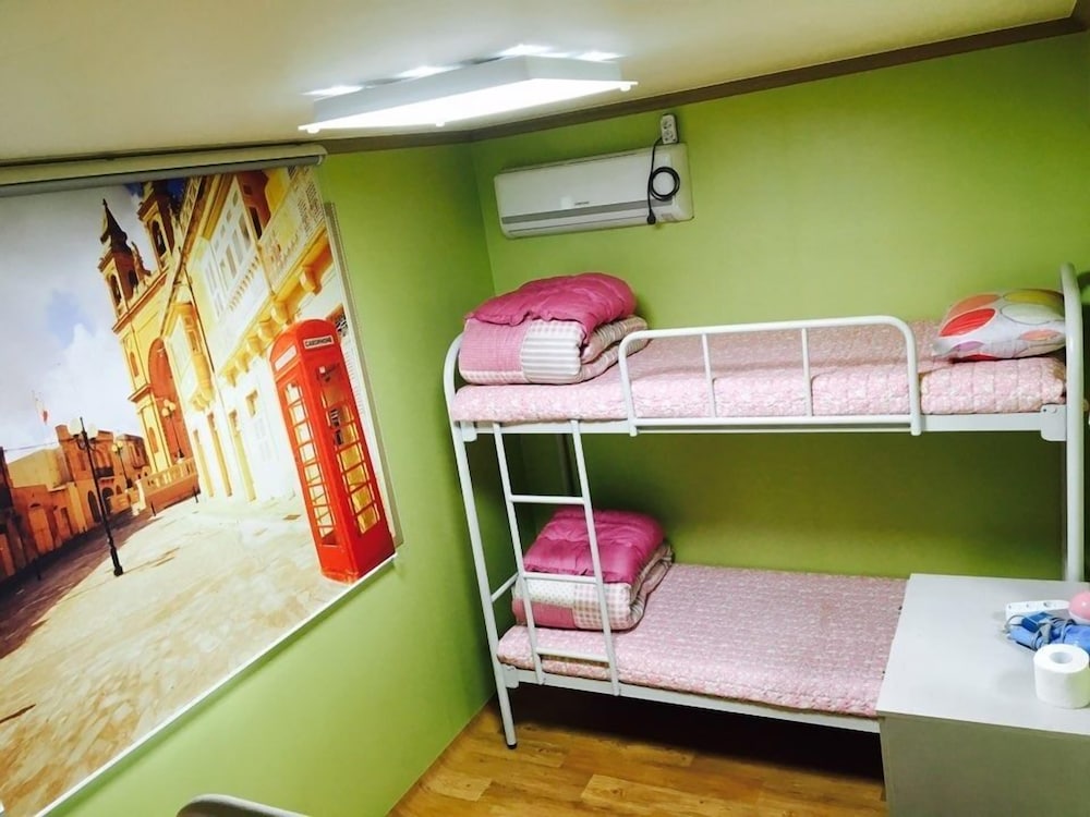 Shared Dormitory, Women only photo 2