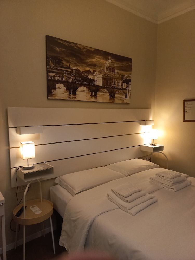 Elite Triple Room, City View photo 1
