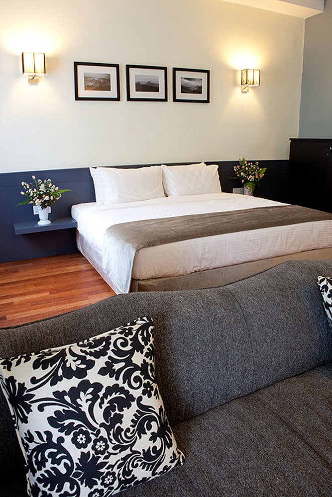 Tioga Deluxe Suite - Photo 5