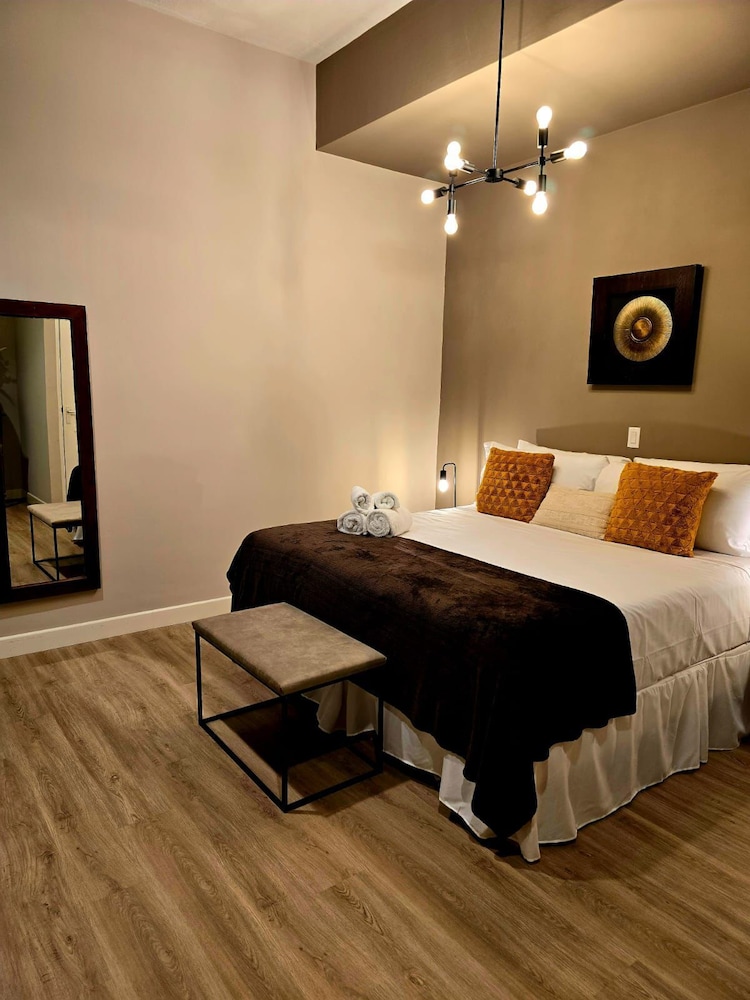 Classic Room, 1 King Bed - Photo 4
