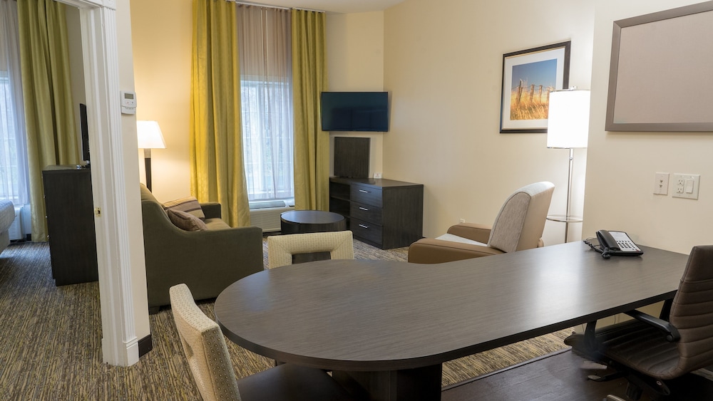Suite, 1 King Bed, Roll-in Shower (Roll-In Shower) - Photo 2