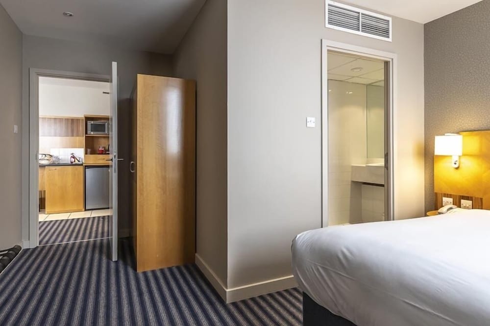 Suite, 1 Double Bed - Photo 4