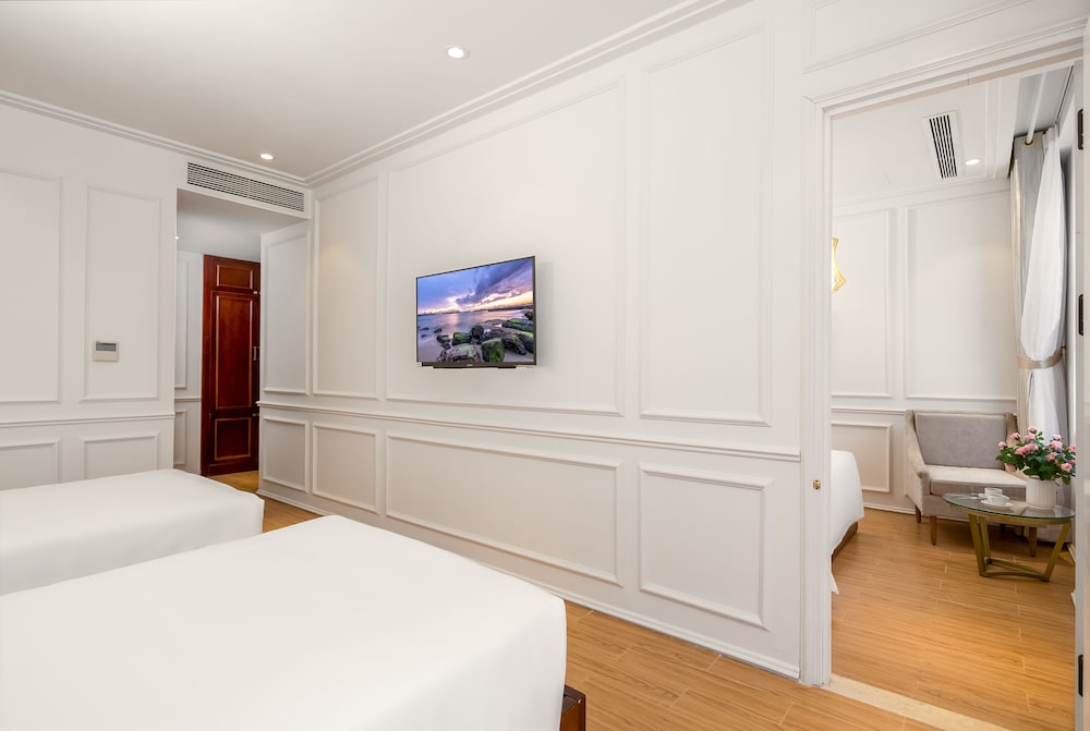 Family Quadruple Room, 2 Bedrooms, Partial Ocean View