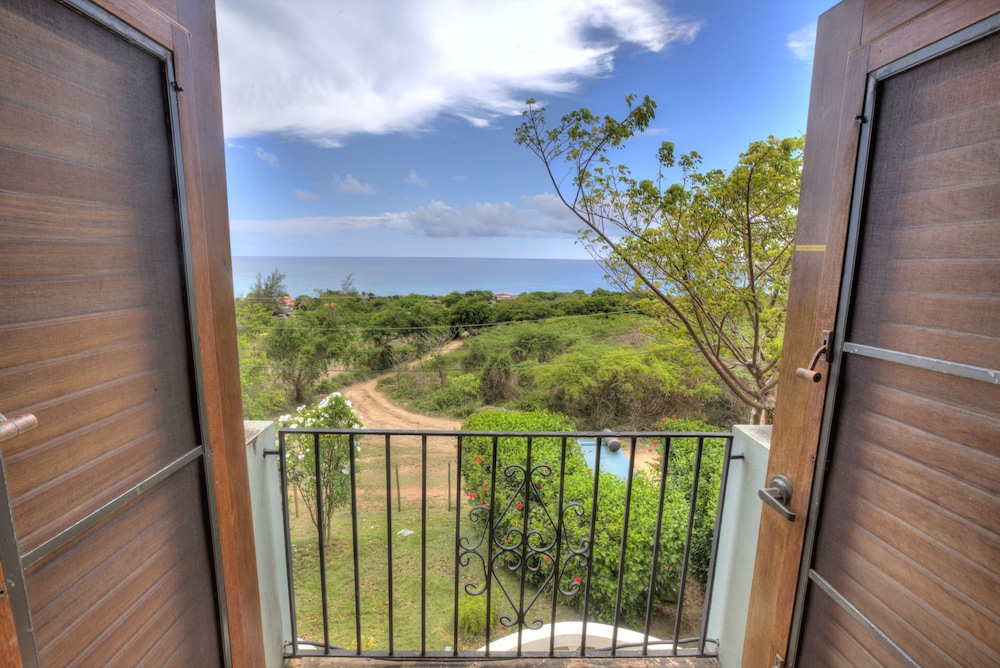 Romantic Double or Twin Room, 1 Bedroom, Ocean View (Caribbean Rooms - Twin/King ADA) photo 3