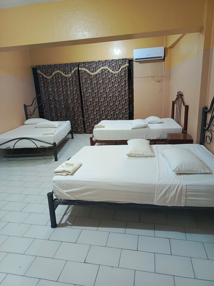 Economy Triple Room photo 1