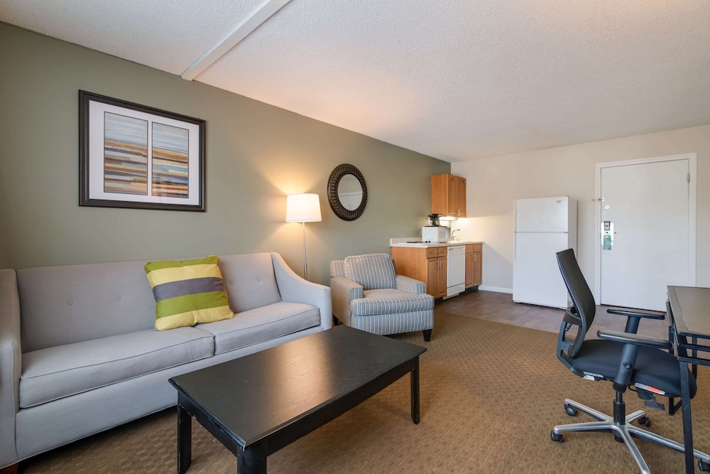 Suite, 2 Queen Beds, Non Smoking (Efficiency) - Photo 2