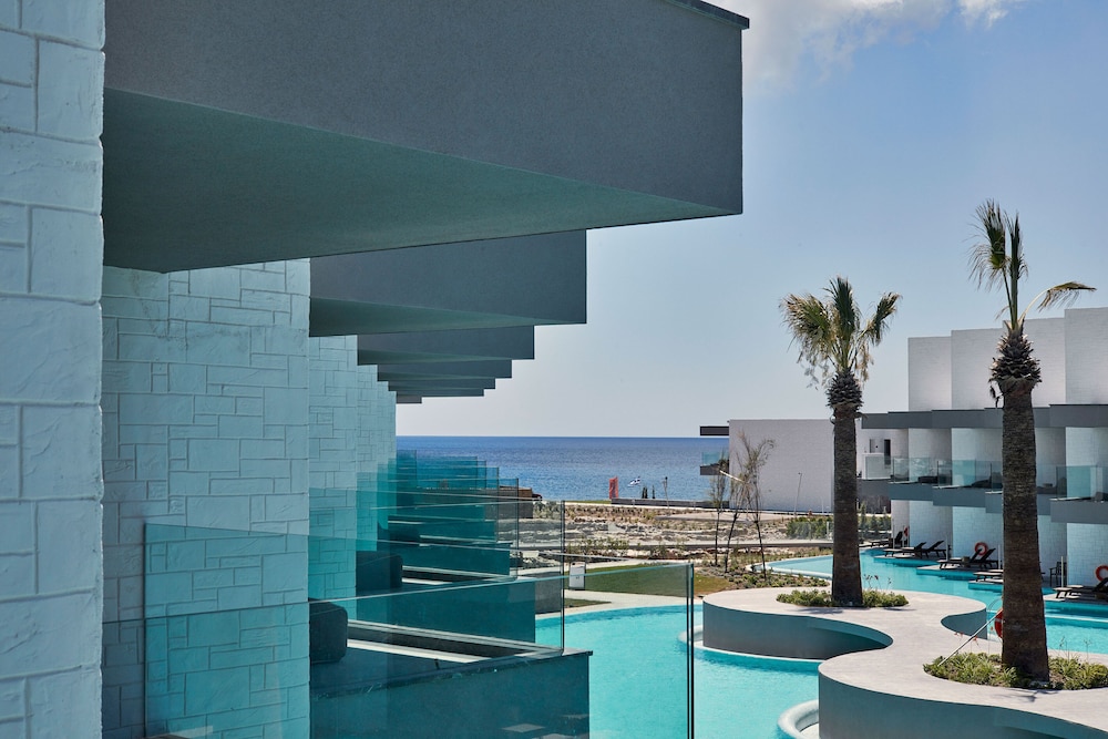 Duplex Junior Suite Pool View - Photo 4